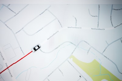 Nuevo benchmark para geolocalización encarnada en MLLMs