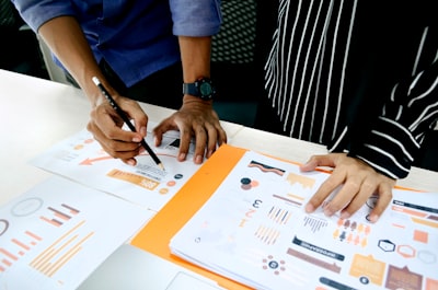 Asistencia experta en análisis de contratos con IA
