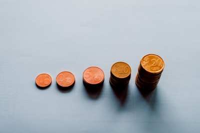 ¿Quién se beneficia del software de gestión de inventario de tiendas locales?