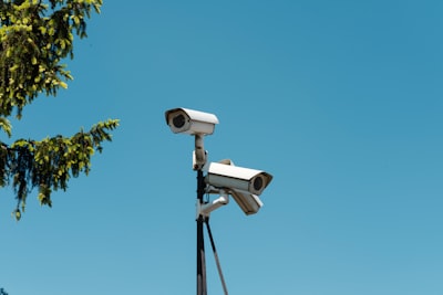 ¿Puede la vigilancia con IA frenar el progreso social?