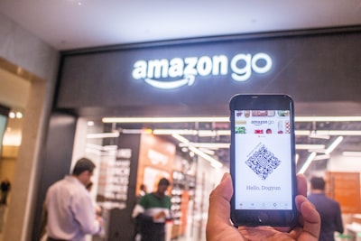 Amazon closes Fresh and Go stores