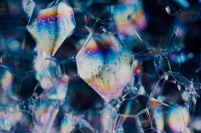 Aprendizaje activo para cristales fotónicos