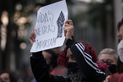 Ataques de inferencia de membresía sobre la memoria en agentes de chat