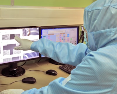 Trabajador de laboratorio creó una PC falsa para calentar su almuerzo