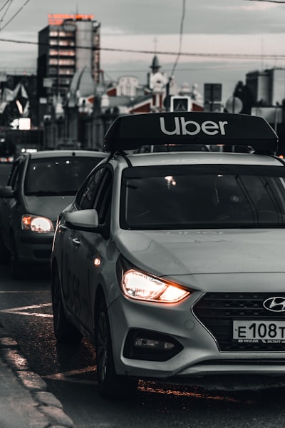 Uber: más que un viaje, ahora con prisa justificada
