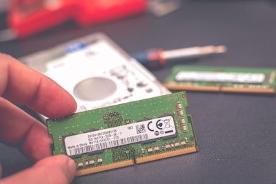 Building a Custom LLM Memory Layer from Scratch