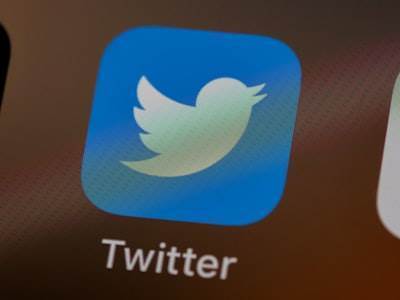 ¿Por qué borrar tweets antiguos es una forma de autocuidado digital?