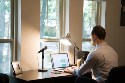 Automatización de flujos de trabajo remotos e híbridos