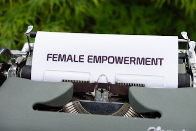 Un estudio con datos panel sobre fertilidad y empleo femenino