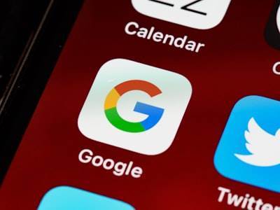 Apple y Google emiten alertas de ciberamenazas a sus usuarios