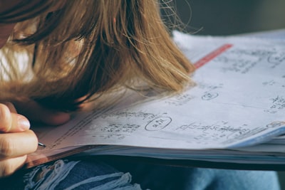 La IA generativa reduce el tiempo de estudio y la retención de conocimientos