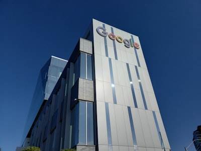Google lanza Gemini, agente de investigación profunda avanzado.