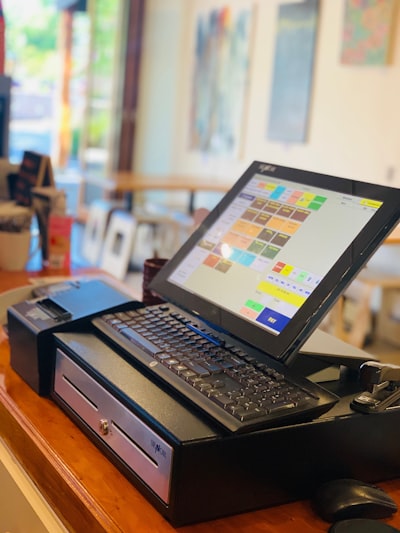 Transforma tu negocio retail con software a medida