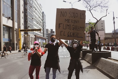 El socio ideal para eliminar las aprobaciones manuales de documentos.