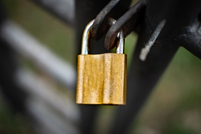 Fallos en seguridad en Chainlit AI permiten robo de datos