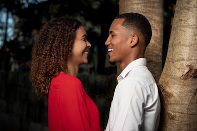 Cómo un novio AI construye confianza social