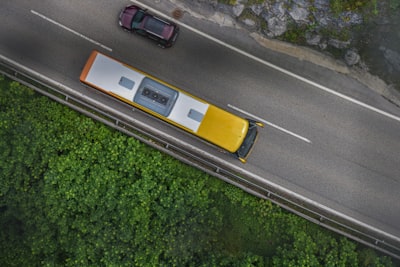 Integración de pruebas ambientales en el transporte moderno.