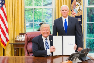 La administración de Trump considera usar inteligencia artificial para redactar regulaciones federales.