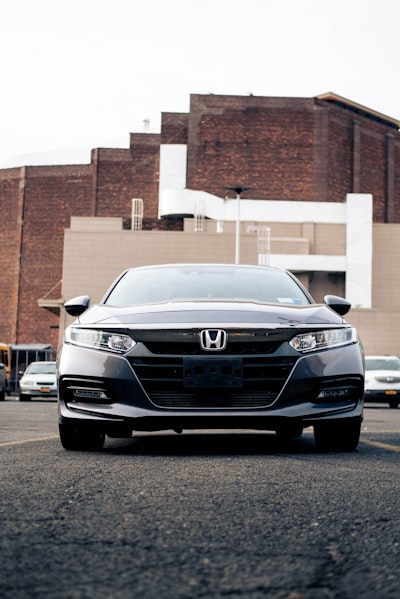 Este sedán híbrido japonés opaca al Honda Accord