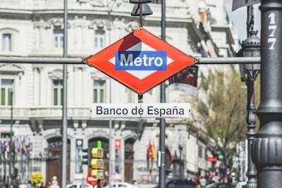 Beneficios para los bancos madrileños al implementar bots automatizados en 2025