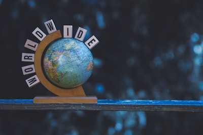 Modelos de mundo y contexto: inferir dinámicas en sistemas empresariales