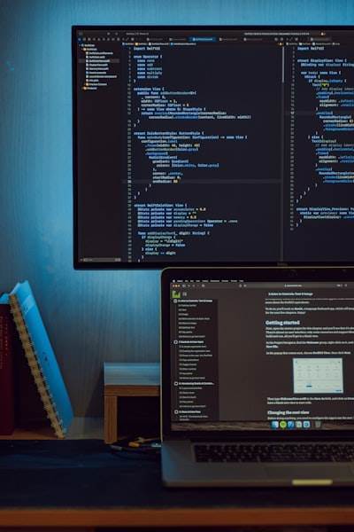 Comparación entre servicios de programación web y desarrollo tradicional