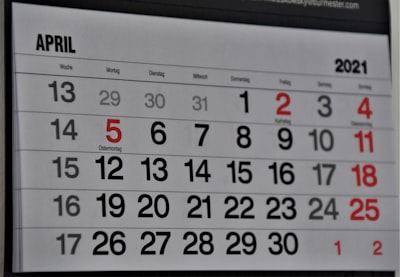 La programación de reuniones los fines de semana y días festivos