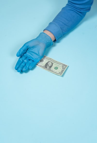 ¿Quién se beneficia más del precio del trabajador agente?