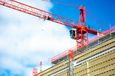 Automatización para proteger información confidencial en construcción.