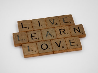 Cómo el desajuste entrenamiento-inferencia afecta el RL en LLMs