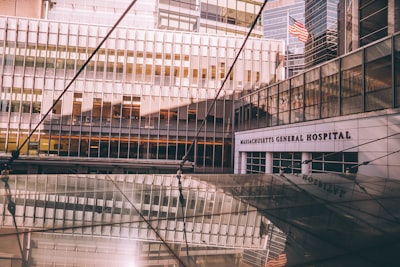 El hospital de Massachusetts desvía ambulancias por ciberataque.