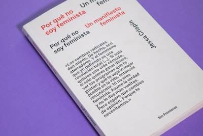 De la prosa a los programas: El primer manifiesto LLM