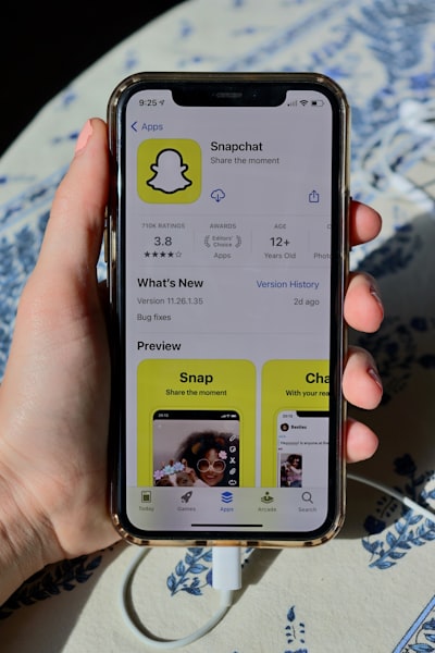 Los usuarios de Snapchat enviaron casi 2 billones de snaps en 2025