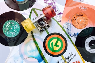 Vinilo vs CD: ¿Qué formato retro es más divertido coleccionar?