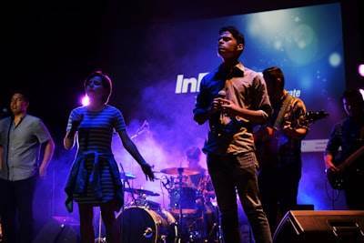Artistas demandan a empresas de música generativa AI