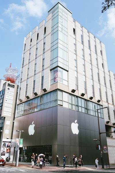 Apple changes App Store in Japan