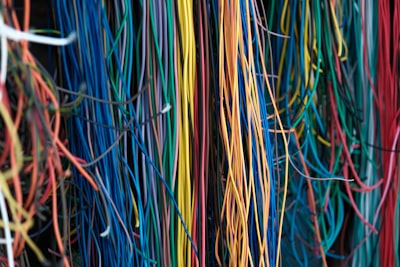 Cables y adaptadores que nunca debes tirar: por qué guardarlos