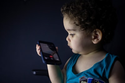 El nuevo teléfono de AT&T para niños: la solución a los controles parentales, por solo $3 al mes