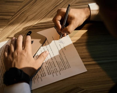 Verificación simbólica lineal de contratos EVM