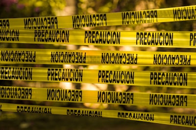 Puntuaciones predictivas de violación de Markov para detectar observaciones no markovianas