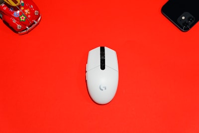 Logitech presenta ratón innovador sin clics magnéticos