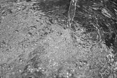 Marcado de agua esférico con invariancia rotacional mediante acoplamiento SO(3) de tercer orden