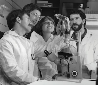 Maximiza la diversidad en hipótesis científicas con LLMs