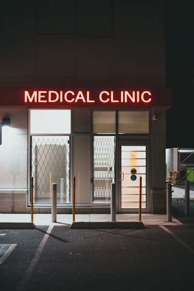 ¿Quién necesita participar en protocolos clínicos con IA?