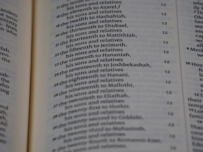 Comparación lingüística entre 242 idiomas usando glotosets de Wikipedia