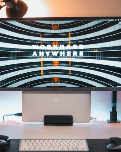 Ahorra $300 en el monitor Samsung Ultrawide para juegos