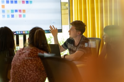 Beneficios del chat con IA en la comunicación interna