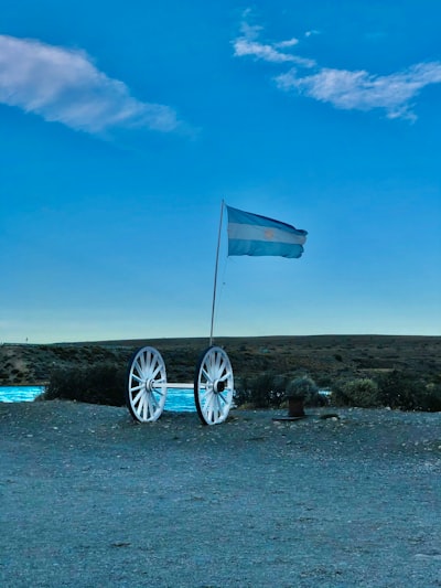 ¿Cómo se aprovechan los datos de las características de la plataforma de desarrollo de bandera para mejorar resultados?