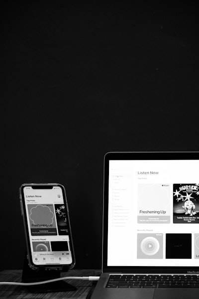 "Comparación Detallada: Power Pages vs Power Apps"