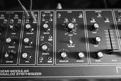 SAME: Autoencoder de Música Semánticamente Alineado